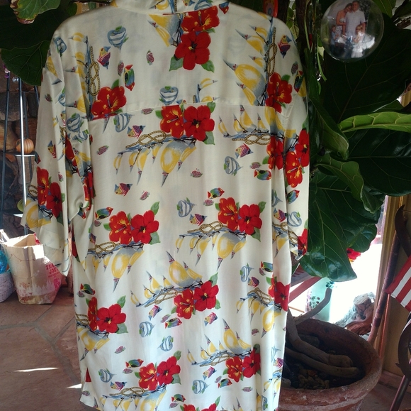 Shirt - Picture 5 of 7